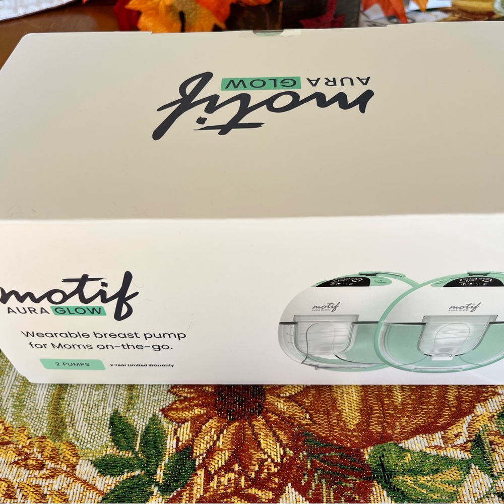 Motif Aura Glow Wearable Breast Pump - Mint